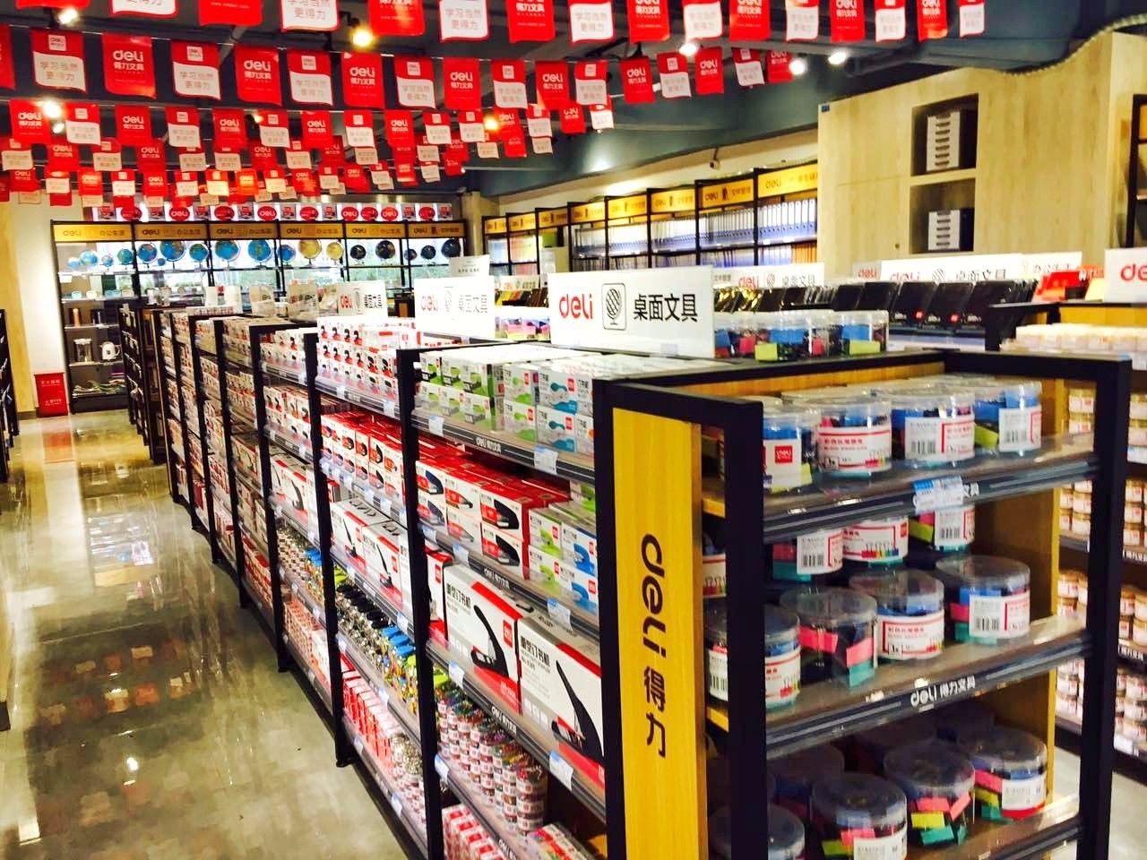 千城萬店 | 2000㎡最個(gè)性展示中心登陸重慶，文具美學(xué)新地標(biāo)驚艷亮相
